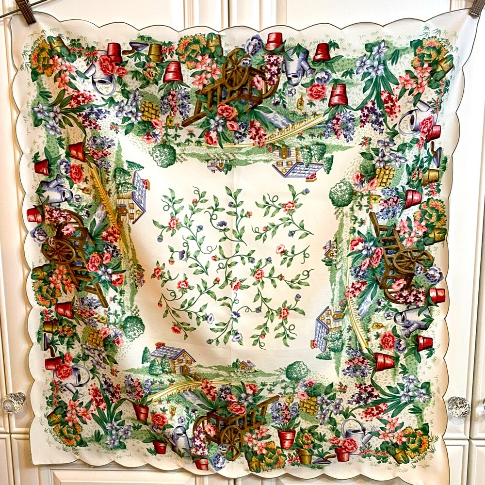 Vtg Small Square Polyester Table Cloth with Repeating Pattern Pink Roses Florals
